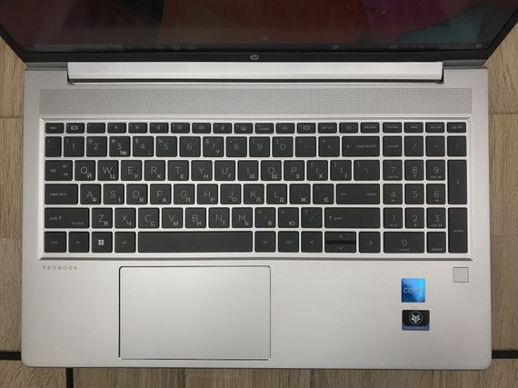 Ультрабук Б-класс HP ProBook 450 G9 / 15.6" (1920x1080) IPS / Intel Core i5-1235U (10 (12) ядер по 3.3 - 4.4 GHz) / 16 GB DDR4 / 256 GB SSD M.2 / Intel Intel Iris Xe Graphics / WebCam б/у | Зображення 3