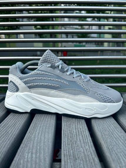 Adidas Yeezy Boost 700 V2 Static (light gray) | Зображення 3