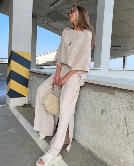 Женский легкий костюм брюки с разрезом и блуза креп-жатка NA2003 цвет бежевый, размер onesize 42/50 | Зображення 5