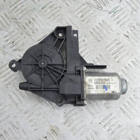 Моторчик склопідйомника передній правий Volkswagen Golf V 2003-2010 Фольксваген Гольф 5 1K0959702E