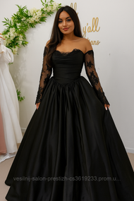 Чорна випускна сукня