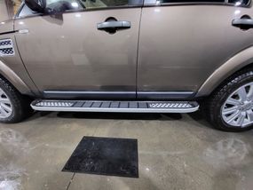 Боковые пороги Tayga V2 (2 шт., алюминий) для Land Rover Discovery III