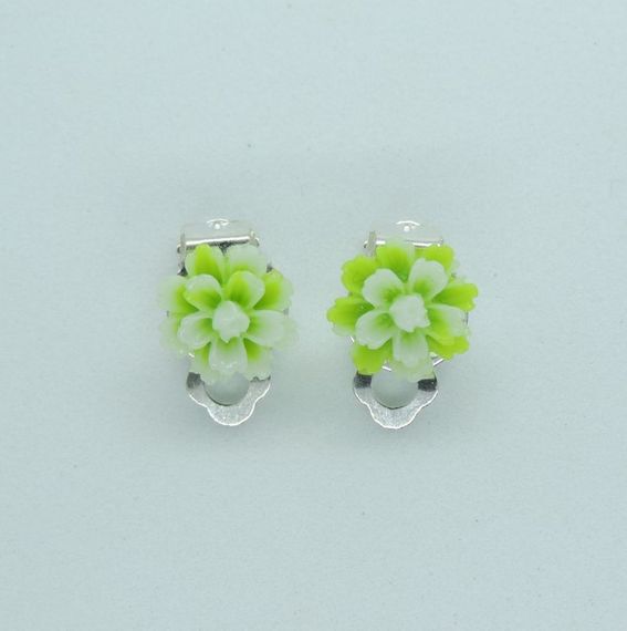 Клипсы серьги детские для ушей без пробивания уха Liresmina Jewelry серьги в виде цветка "Эклерчик" зеленый | Зображення 3