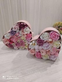 Букет із  мильних квітів в коробці-серце розмір М