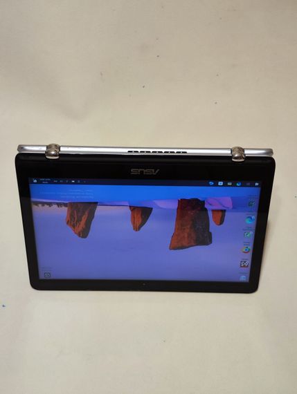 Ноутбук-трансформер Asus Q304UAK 2-in-1 / 13.3" (1920x1080) IPS Touch / Intel Core i5-7200U (2 (4) ядер по 2.5 - 3.1 GHz) / 12 GB DDR4 / 256 GB SSD / Intel HD Graphics 620 / WebCam б/у | Зображення 2