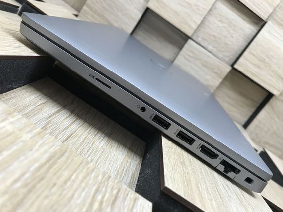 Ультрабук Б-класс Dell Latitude 5411 / 14" (1920x1080) IPS / Intel Core i7-10850H (6 (12) ядра по 2.7 - 5.1 GHz) / 8 GB DDR4 / 256 GB SSD M.2 / Intel UHD Graphics / WebCam / HDMI / Windows 10 б/у | Зображення 5