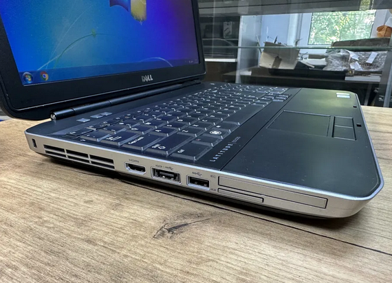 Ноутбук Dell Latitude 5530 15.6" HD intel core i5 3210M 4Gb SSD 128Gb  Б/У | Зображення 1