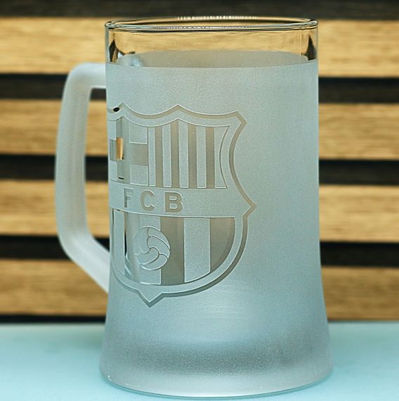Пивной бокал 670 мл Barcelona с гравировкой подарок для фаната ФК Барселона футбольная кружка | Зображення 2