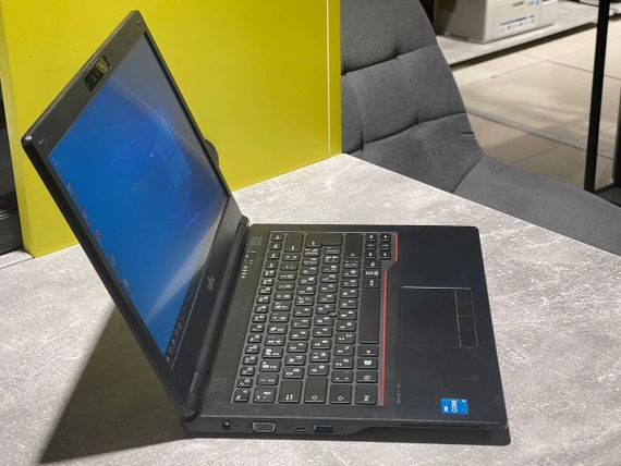 Ноутбук Fujitsu LifeBook E5411 / 14" (1920x1080) IPS / Intel Core i3-1115G4 (2 (4) ядра по 1.7 - 4.1 GHz) / 8 GB DDR4 / 240 GB SSD / Intel UHD Graphics / WebCam / 4G б/у | Зображення 4