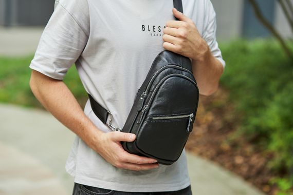 Кожаная мужская нагрудная сумка слинг черная Tiding Bag 79906 | Зображення 1