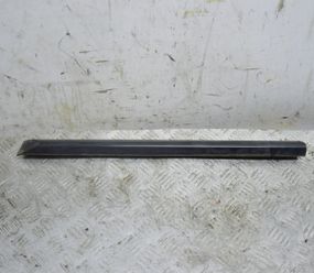 Накладка задніх дверей нижня ліва Audi A2 8Z 1999-2005 Молдинг задніх лівих дверей Ауді а2 8з 8Z0854949L