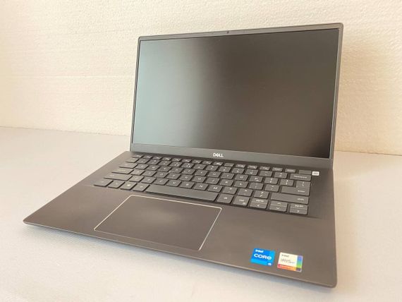 Ультрабук Б-класс Dell Vostro 5402 / 14" (1920x1080) TN / Intel Core i5-1135G7 (4 (8) ядра по 2.4 - 4.2 GHz) / 8 GB DDR4 / 512 GB SSD M.2 / Intel Iris Xe Graphics / WebCam б/у | Зображення 2