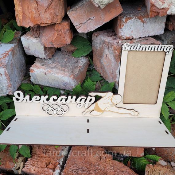 Медальниця з фоторамкою і полицею для кубків  Дерев'яний тримач для медалей  Органайзер для нагород плавання | Зображення 5