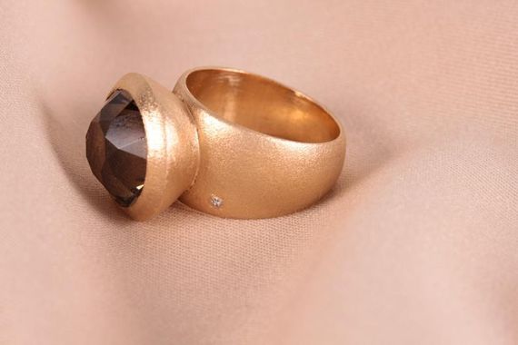 Кольцо из матового красного золота с Раухтопазом и бриллиантом | Зображення 2