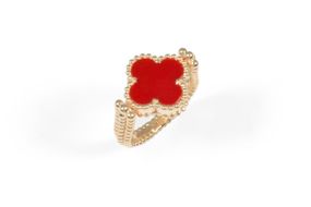 Кольцо из желтого золота с коралом и бриллиантом 16