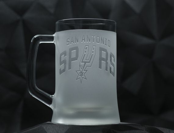 Подарочный бокал для пива  670 мл с гравировкой лого баскетбольного клуба НБА Сан-Антонио | Зображення 1