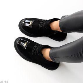 Дизайнерські чорні замшеві зимові черевики з глянсовою вставкою 38