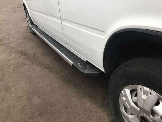 Бокові пороги RedLine V1 (2 шт., Алюміній) Середня база для Mercedes Sprinter 1995-2006 рр