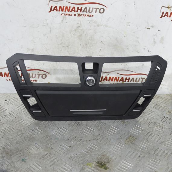Накладка торпедо центральна Citroen C4 Picasso 2006-2013 Решітка дефлектора центральна Сітроен 9683265680