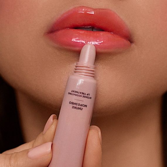 Блиск для губ Kiss Me Intense Hydrating Lip Treatment - Липке Морозиво (8 ml) | Зображення 2