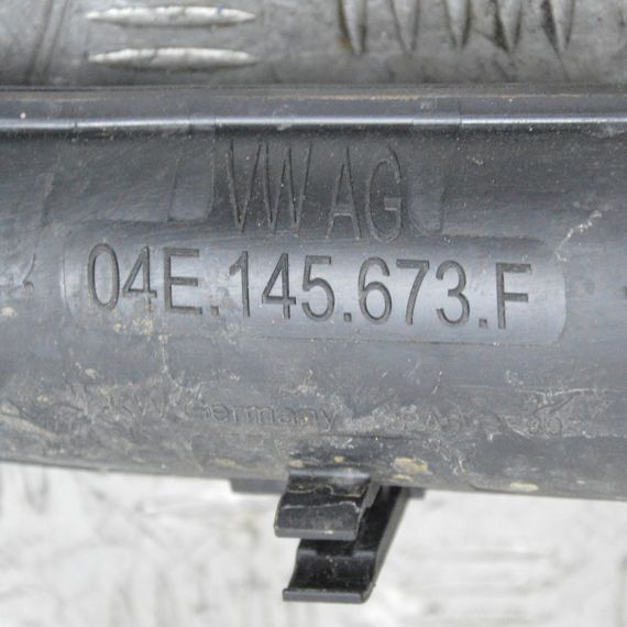 Патрубок інтеркулера 1.4 TSI Volkswagen Golf VII 2012-2020 Трубка системи охолодження Фольксваген 04E145673F | Зображення 2