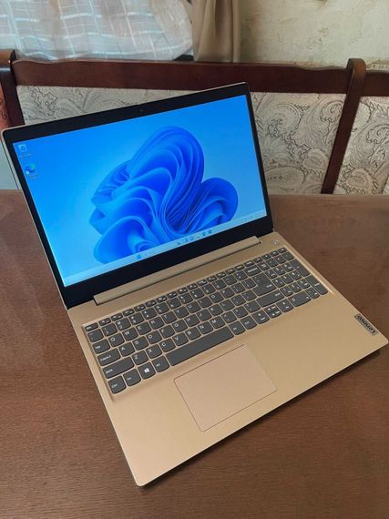 Ультрабук Lenovo IdeaPad 3 15IIL05 / 15.6" (1920x1080) IPS / Intel Core i3-1005G1 (2 (4) ядра по 1.2 - 3.4 GHz) / 12 GB DDR4 / 256 GB SSD / Intel UHD Graphics / WebCam б/в | Зображення 1