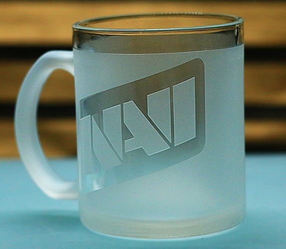 Скляна чашка 320мл NAVI з гравіюванням НАВІ  подарунок для фаната кіберспорту | Зображення 1