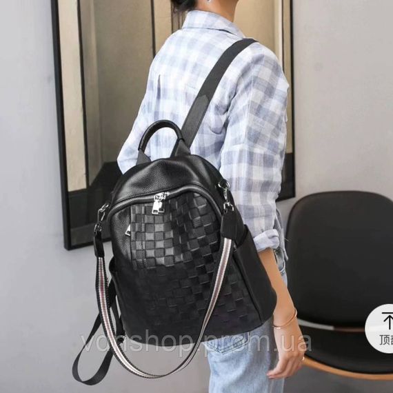 Кожаный женский рюкзак с тиснением 25х30х11, сумка наплечная с шахматным узором, черная | Зображення 1