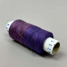 251/254 Нитки в котушках 40/2 , половинки (котушка 2х75м)
