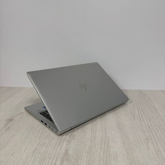 Ультрабук Б-класс HP EliteBook 640 G10 / 14" (1920x1080) IPS / Intel Core i7-1365U (10 (12) ядер по 1.8 - 5.2 GHz) / 8 GB DDR4 / 256 GB SSD / Intel Iris Xe Graphics / WebCam б/у | Зображення 4