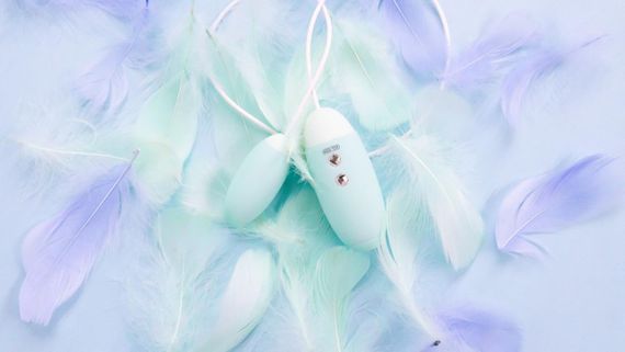 Вакуумний стимулятор з віброяйцем 2-в-1 KissToy Miss VV, Мʼятний | Зображення 4