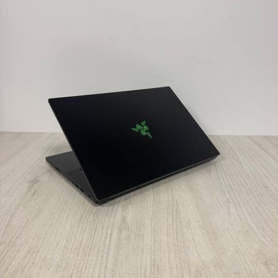 Ігровий ноутбук Б-клас Razer Blade 16 RZ09-0483 / 16" (2560x1600) MiniLED / Intel Core i9-13950HX (24 (32) ядра по 2.2 - 5.5 GHz) / 32 GB DDR5 / 1000 GB SSD NVMe / nVidia GeForce RTX 4090, 16 GB GDDR6, 256-bit / WebCam б/в | Зображення 6