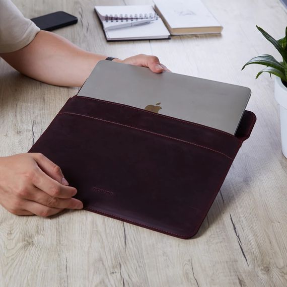 Чехол для ноутбука винтажный Incarne Klouz MacBook Pro 13" 2016-2025 klouz-burgundy-vintage-pro-13 бордовый | Зображення 2