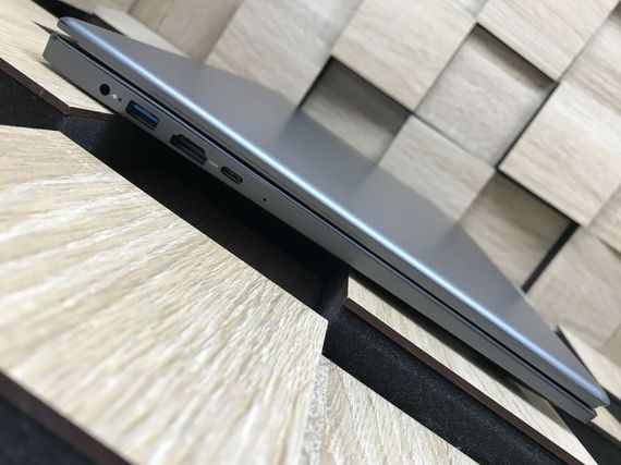 Ультрабук Gatewey GWNR 71539-BK / 15.6" (1920x1080) IPS / AMD Ryzen 7 3700U (4 (8) ядра по 2.3 - 4.0 GHz) / 16 GB DDR4 / 256 GB SSD / AMD Radeon RX Vega 10 Graphics / WebCam б/у | Зображення 3