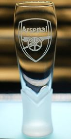 Пивной бокал крафтовый 440 мл ФК Арсенал Arsenal с гравировкой подарок для фаната футбольная кружка