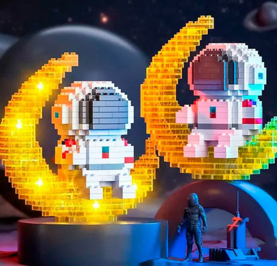 Мини конструктор Space Travel Астронавт на Луне с LED подсветкой и встроенным аккумулятором, 368 деталей | Зображення 1