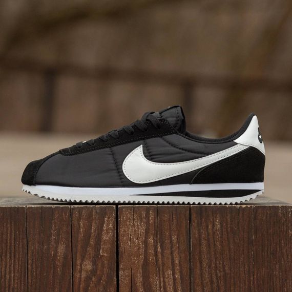 Демісезонні кросівки Nike колір чорний/білий