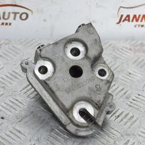 Кронштейн кріплення двигуна правий Fiat Scudo 2.0 HDI Лапа Опора мотору Фіат 9645030780