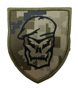 Шевроны  " Череп у береті " с вышивкой пиксель