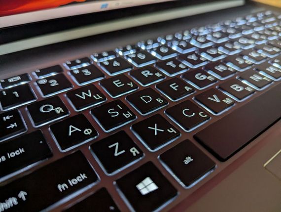 Мобильная рабочая станция HP ZBook Studio 15 G8 / 15.6" (1920x1080) IPS / Intel Core i7-11850H (8 (16) ядер по 2.5 - 4.8 GHz) / 32 GB DDR4 / 1000 GB SSD / nVidia RTX A3000, 6 GB GDDR6, 192-bit / WebCam / TouchID / Windows 11 б/у + Подарок Мышь / USB | Зображення 5