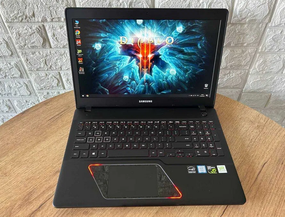 Ноутбук Samsung NP800G5H 15,6 FHD IPS i7 7700HQ 16Gb SSD256Gb+HDD1Tb GTX1060 Б/В