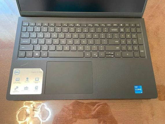 Ультрабук Dell Inspiron 15 3511 / 15.6" (1920x1080) IPS / Intel Core i5-1135G7 (4 (8) ядра по 2.4 - 4.2 GHz) / 8 GB DDR4 / 256 GB SSD / Intel Iris Xe Graphics / WebCam б/в | Зображення 2