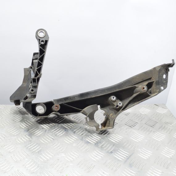 Кронштейн передньої правої фари Audi A4 B8 2007-2015 Кріплення правої фари Ауді а4 б8 8K0805608A | Зображення 1