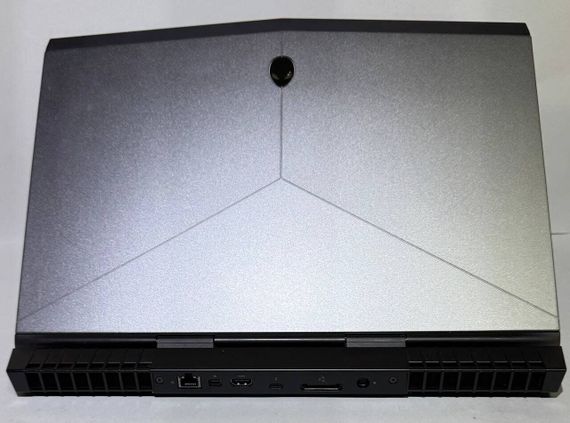 Ігровий ноутбук Dell Alienware 15 R3 / 15.6" (1920x1080) IPS / Intel Core i7-7700HQ (4 (8) ядра по 2.8 - 3.8 GHz) / 16 GB DDR4 / 256 GB SSD + 1000 GB HDD / nVidia GeForce GTX 1070, 8 GB GDDR5, 256-bit / WebCam б/в | Зображення 4