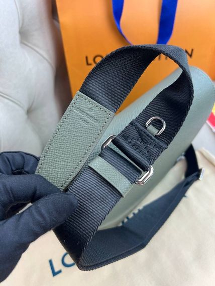 Месенджер хакi Louis Vuitton District PM Taiga Gray c848 | Зображення 2