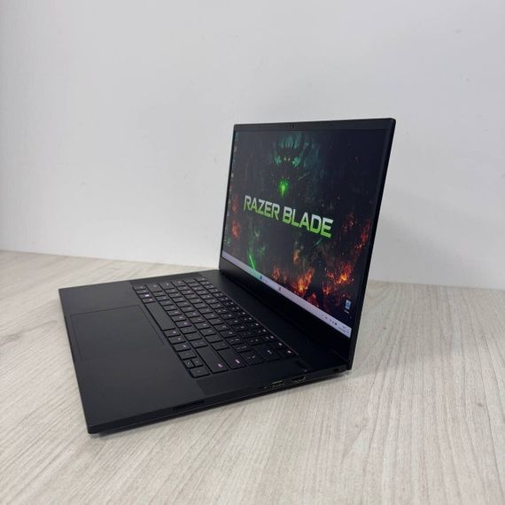 Игровой ноутбук Razer Blade 15 RZ09-0409 / 15.6" (2560x1440) IPS / Intel Core i7-11800H (8 (16) ядер по 2.3 - 4.6 GHz) / 16 GB DDR4 / 1000 GB SSD NVMe / nVidia GeForce RTX 3070, 8 GB GDDR6, 256-bit / WebCam б/у | Зображення 4
