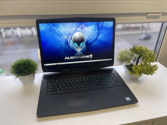 Ноутбук Alienware M17 17.3" FHD Gaming 16/256 SSD i7 Nvidia RTX 2060 6 GB | Зображення 1