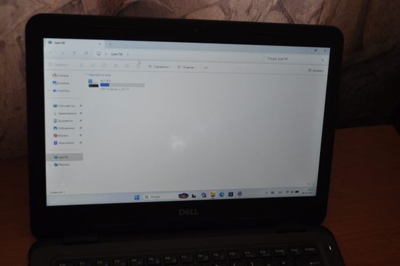 Ноутбук Б-класс Dell Latitude 3310 / 13.3" (1920x1080) TN / Intel Core i3-8145U (2 (4) ядра по 2.1 - 3.9 GHz) / 8 GB DDR4 / 240 GB SSD M.2 / Intel UHD Graphics / WebCam / Windows 11 Pro Education б/у | Зображення 2