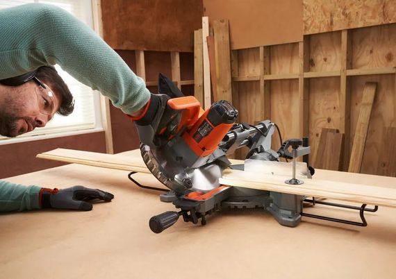 Пила торцювальна мережева Black&Decker BES701 | Зображення 2