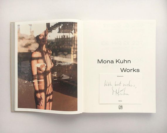Известные фотографы современности книга фотографий Моны Кун Mona Kuhn "Works" подарочные книги для фотографов | Зображення 8